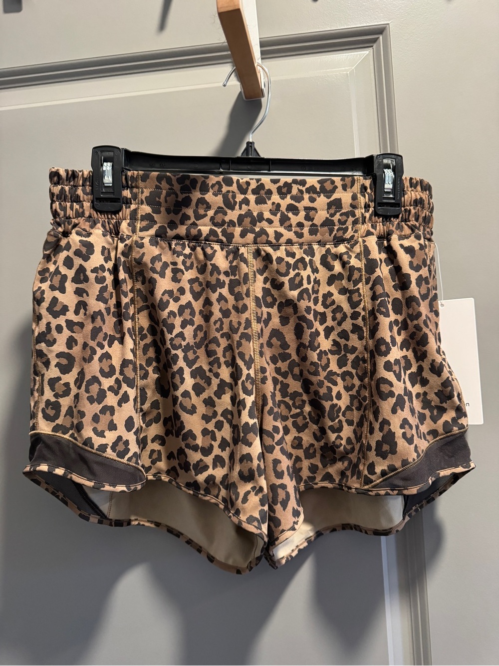 Lululemon Women's Hotty Hot High-rise 4" Shorts Leopard